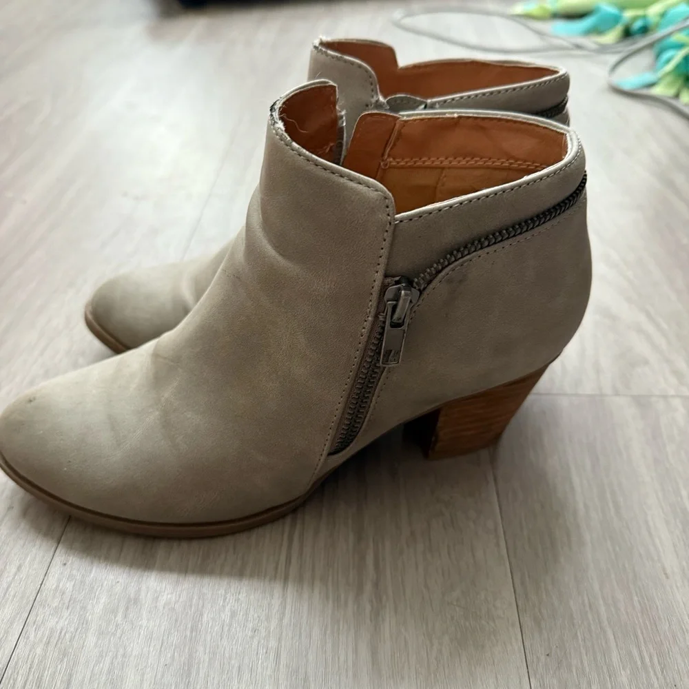 Elegant Grey Ankle Boots